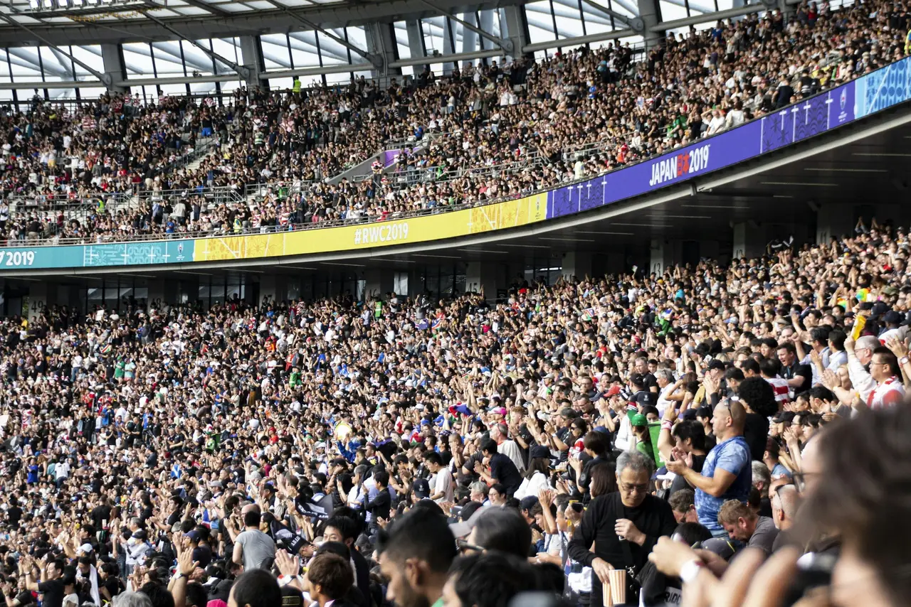 Facebook ads vs organic reach: what works best for sport?